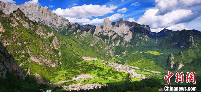 甘南迭部举办五省区高原地区腊子口和谐杯篮球
