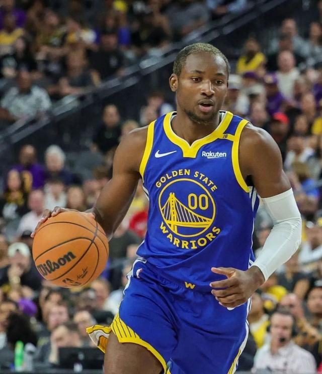 老鹰队交易特雷杨后强势崛起，库明加成关键助