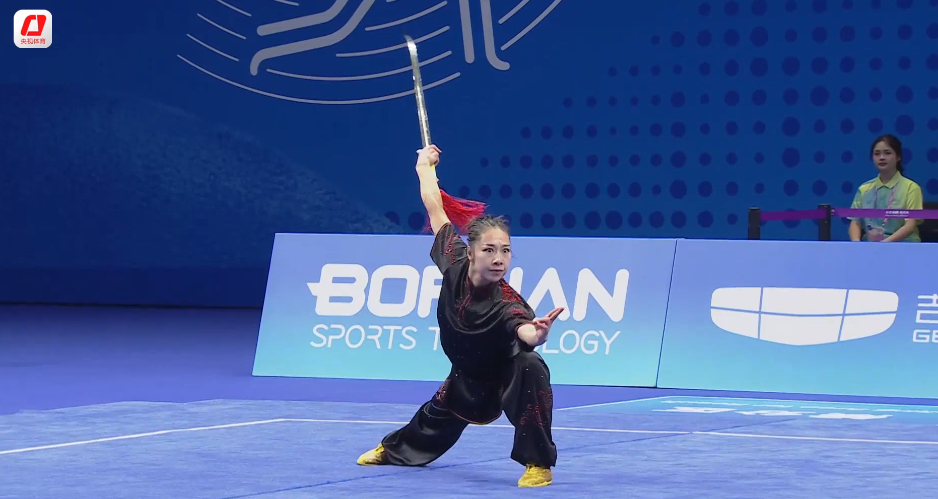 赖晓晓勇夺亚运武术全能金牌 精英对决展现中国