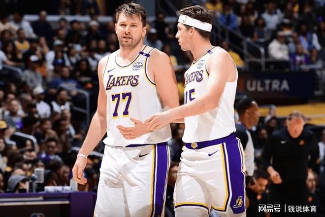 前NBA球星阿里纳斯直言湖人续约里夫斯应控制薪