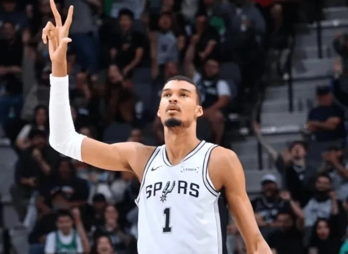 文班亚马三年三夺盖帽王，逼近贾巴尔历史纪录