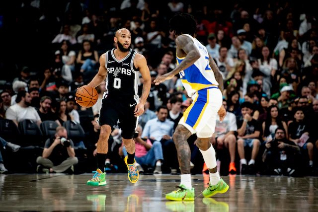 马刺双星闪耀力克步行者 凯尔登麦克劳林成最佳